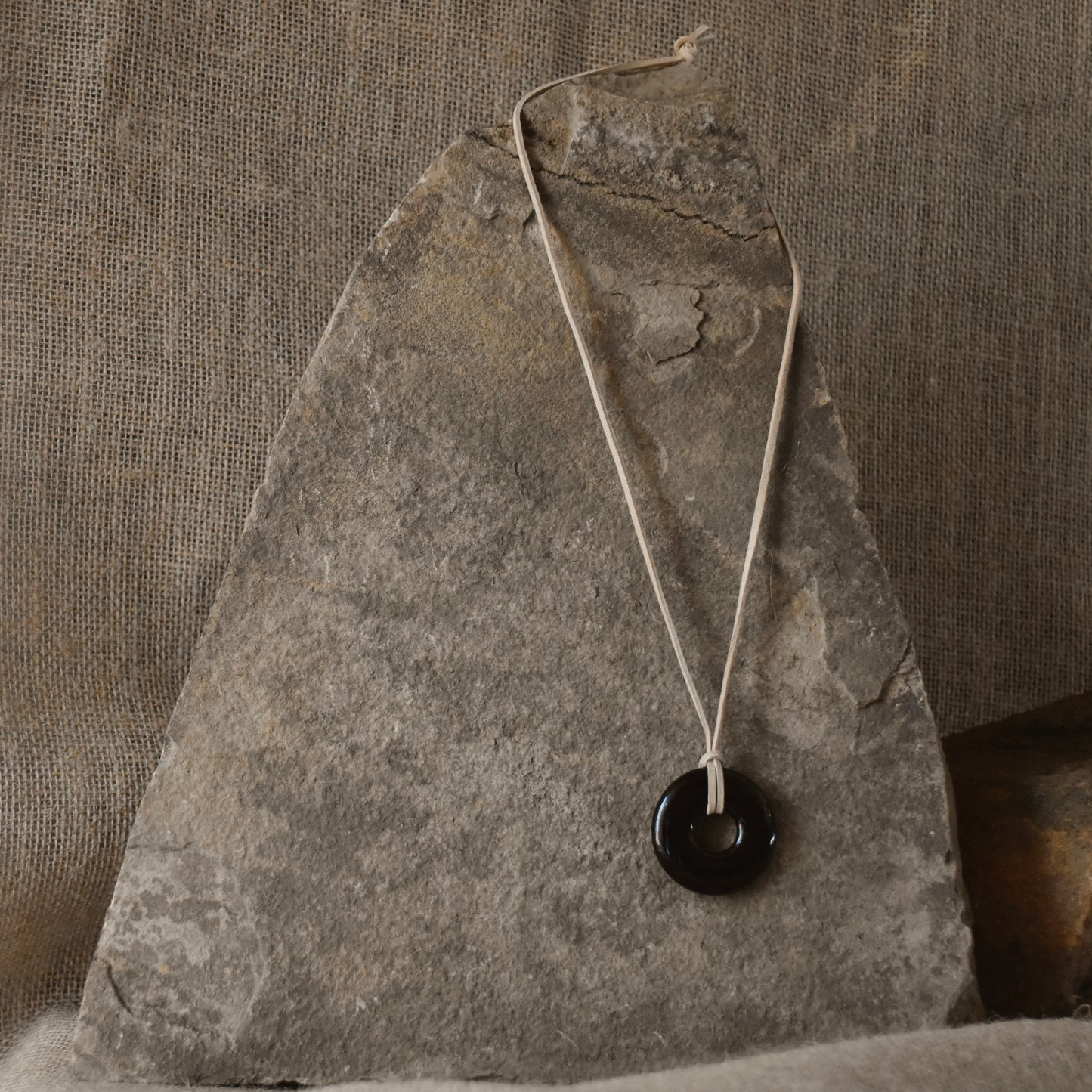 EARTH NECKLACE | Charcoal/Bucksin